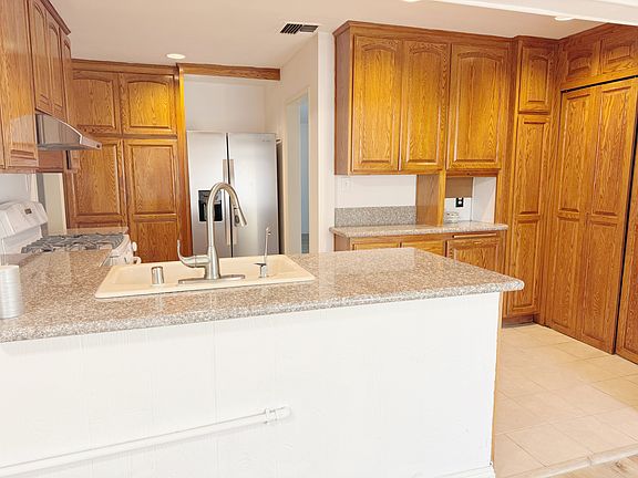 2nd image of 9138 Emperor Ave