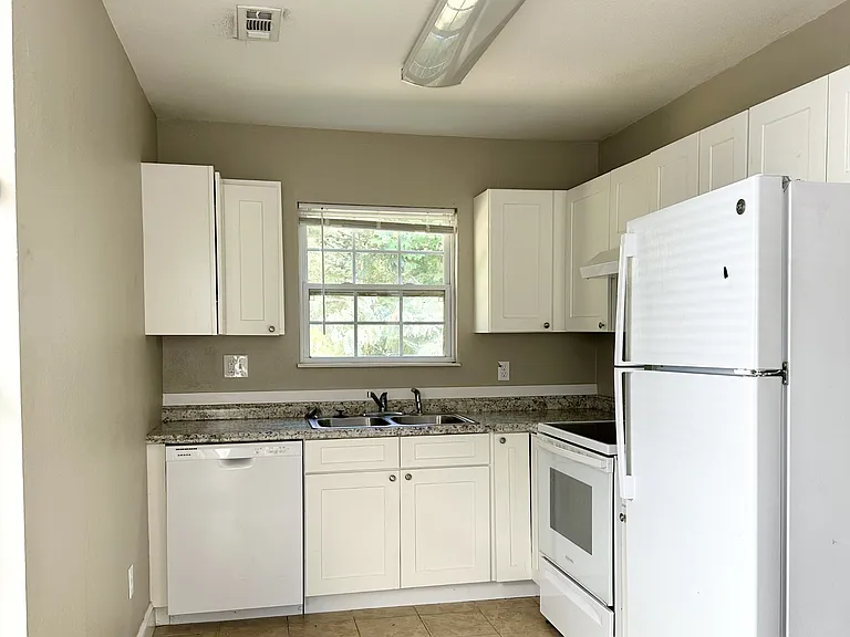 1705 Ogle Rd #13 — Photo 2