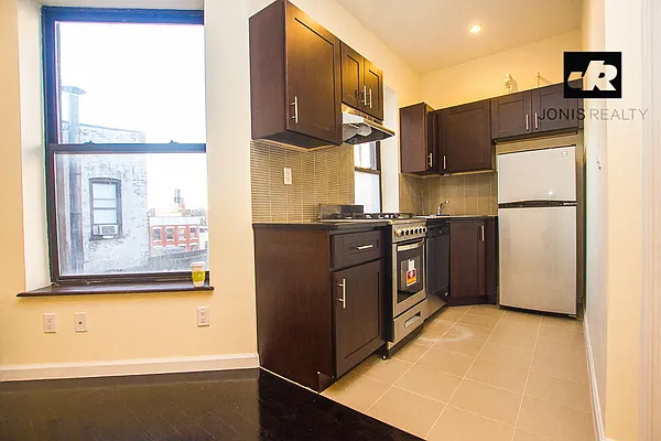 Rented by Jonis Realty | media 14