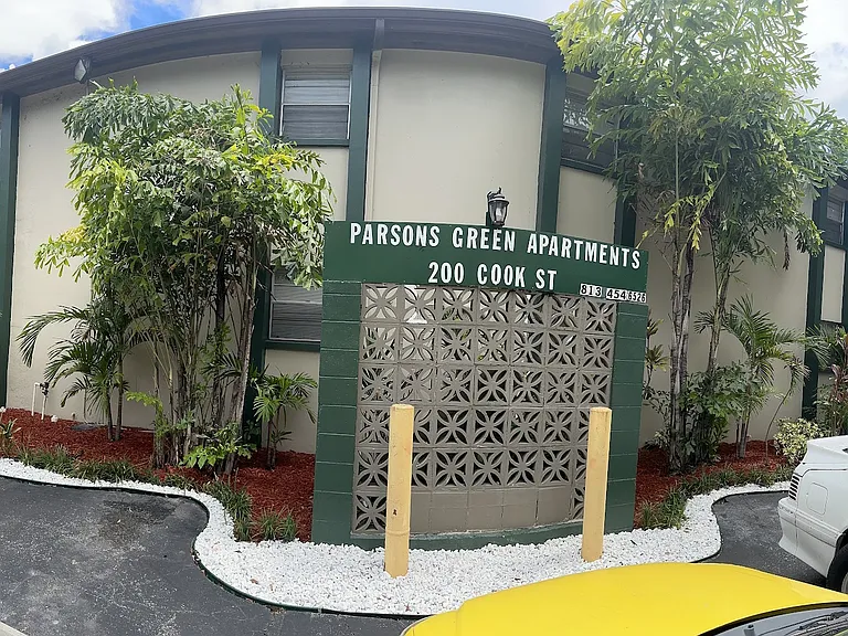 Parson's Green Courtyard Apartments — Photo 10