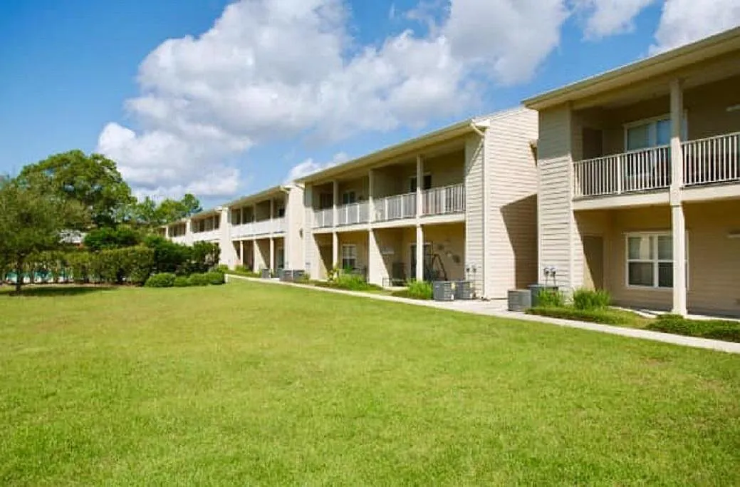 2 bed, 1063 sqft, $1,900 — Photo 2