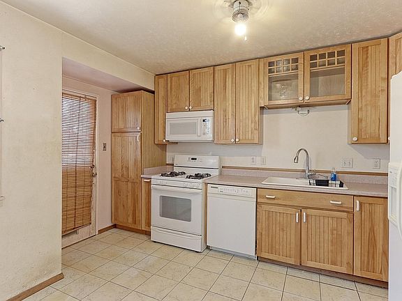 4th image of 9460 High St