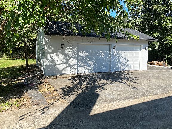 5th image of 55 Churchill Ave