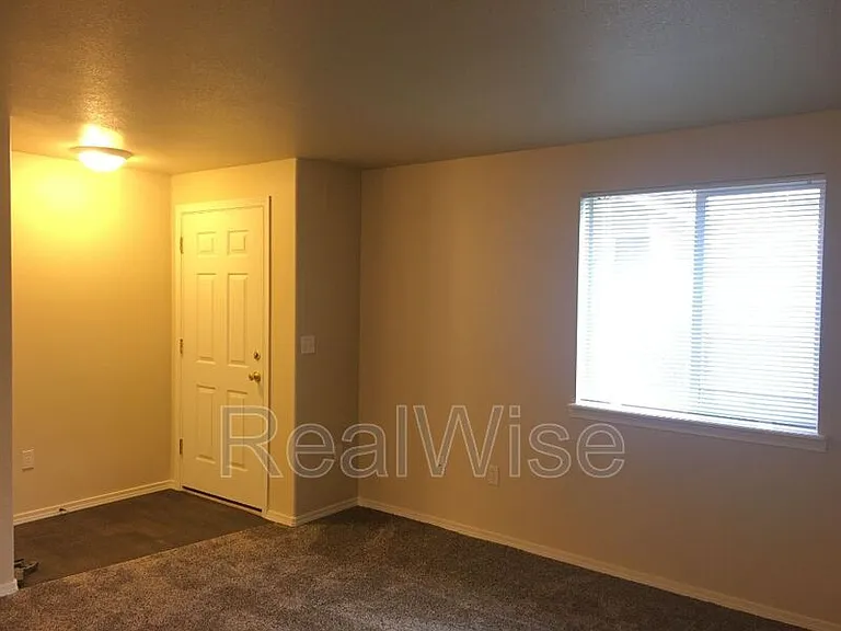 2621 NW Cedar Ave #4 — Photo 4