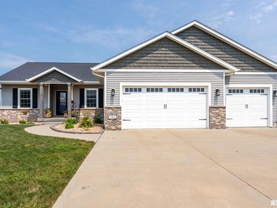 346 Hillside Dr, Eldridge, IA, 52748