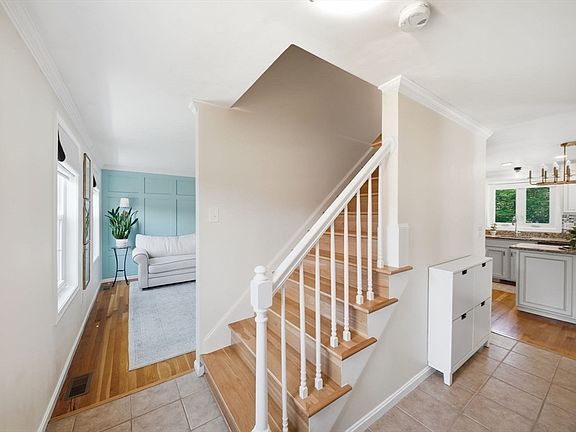 3rd image of 4 Brookview Cres