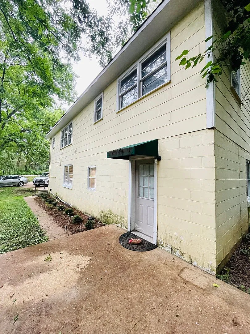 2BR/1BA — Photo 1