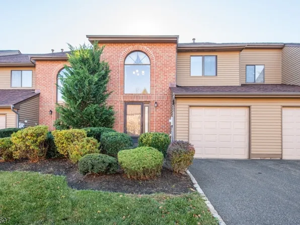 3 Queensbridge Dr, East Hanover Twp., NJ 07936