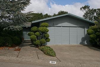 Exterior :: 160 Corte Ramon