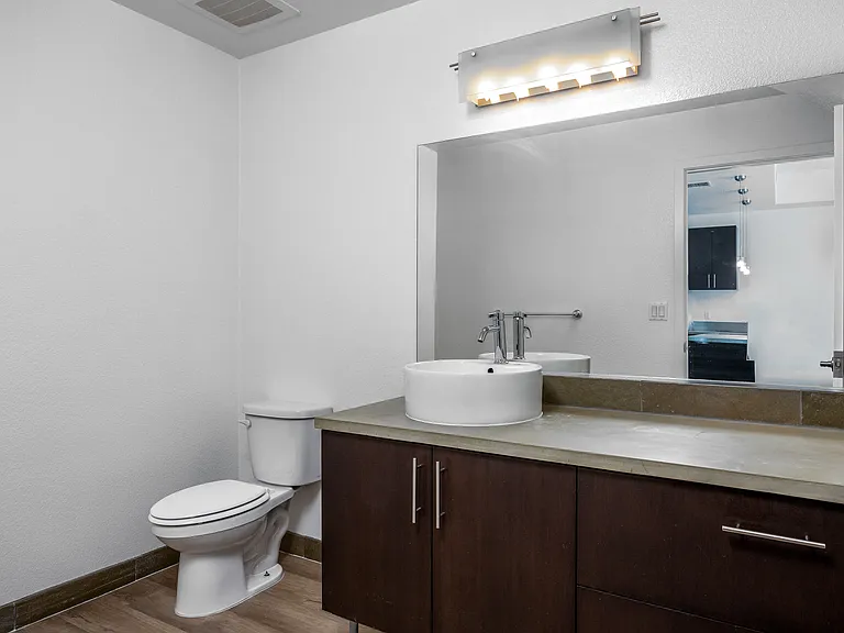 730 W Doran St — Photo 36