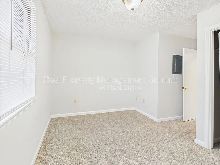 325 Campbell St. — Photo 13