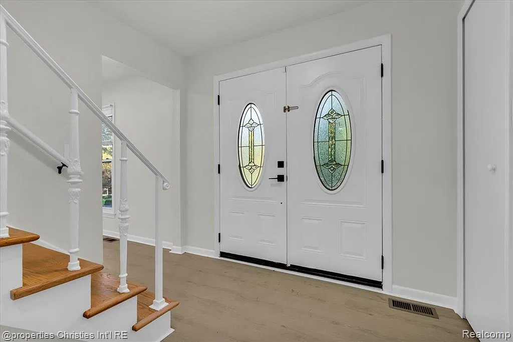 4 bed, 2.5 bath, 3646 sqft, $3,500 — Photo 3