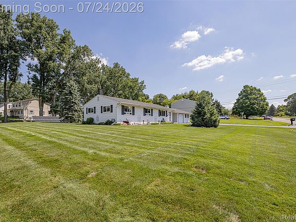 3rd image of 280 Kintyre Dr