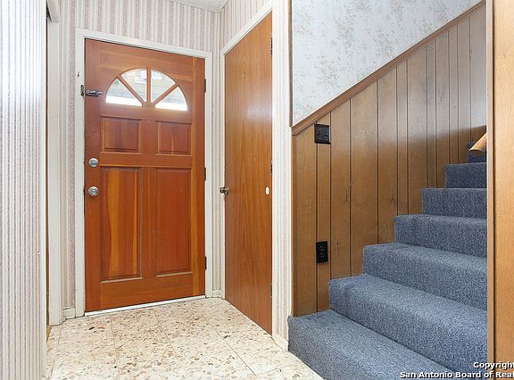5th image of 2303 Marilyn Kay St