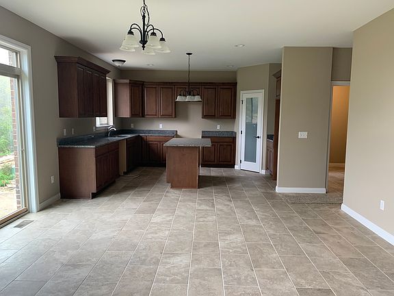 3rd image of 50093 Oakbrooke Dr