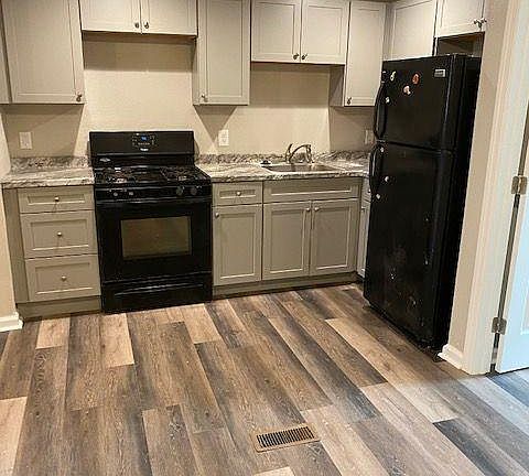 2nd image of 2624 1/2 Brownsville Rd Floor 1
