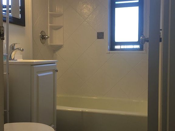 5th image of 829 Adee Ave APT 3G