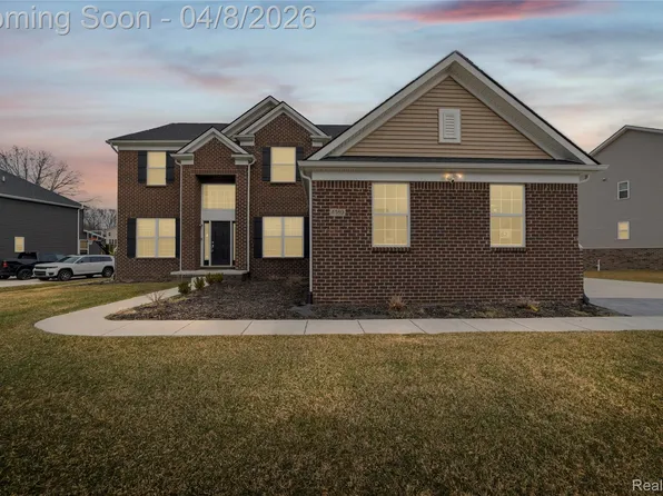 4189 Newgard Dr, Lake Orion, MI 48359