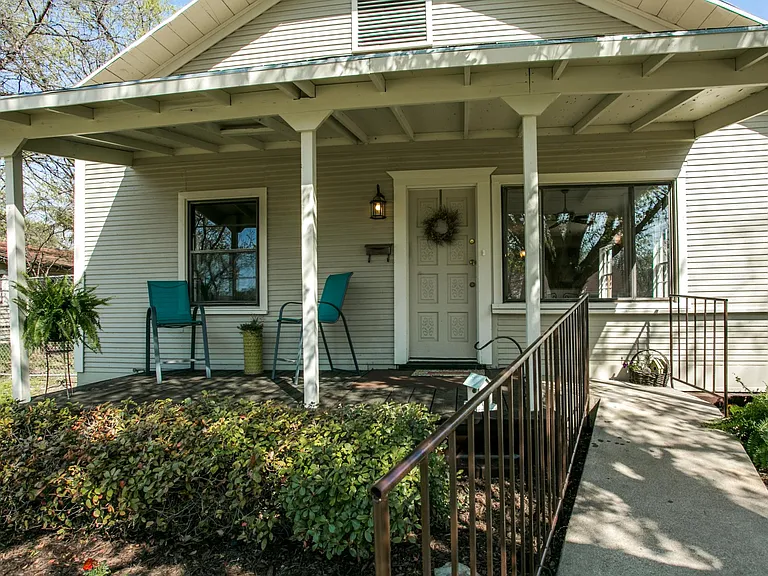 2921 Livingston Ave — Photo 2