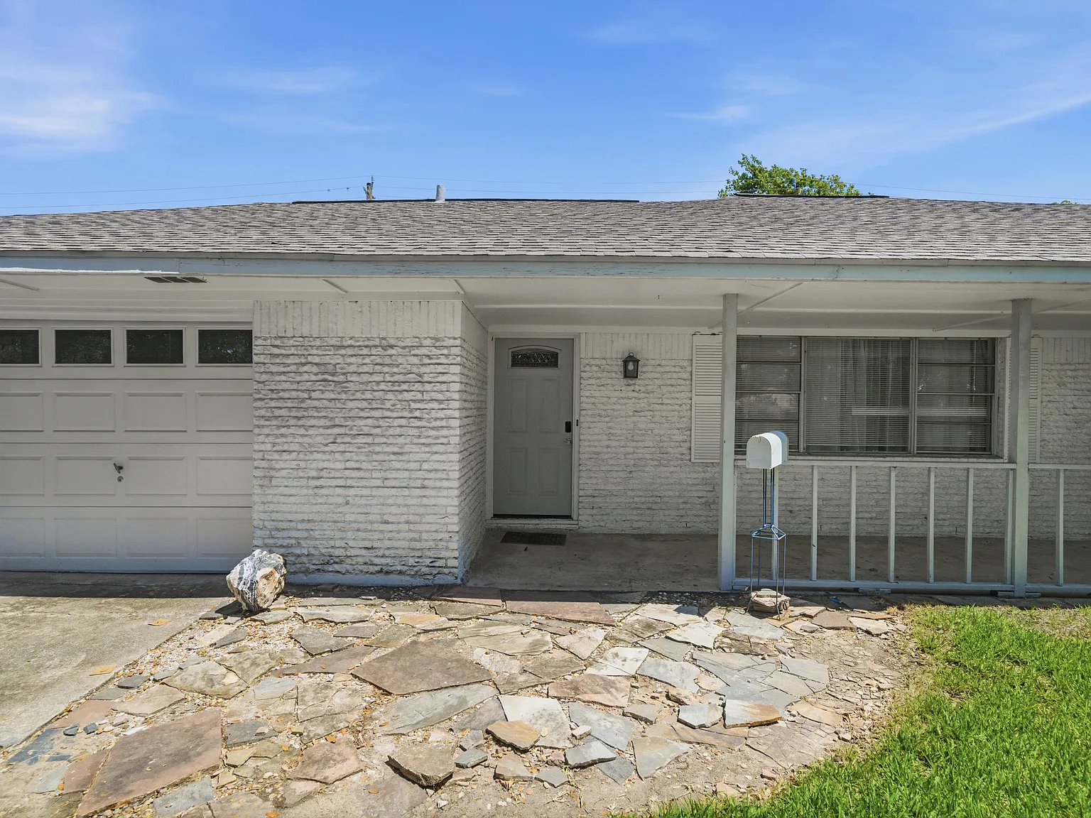 4 bed, 2.5 bath, 1974 sqft, $5,600 — Photo 3