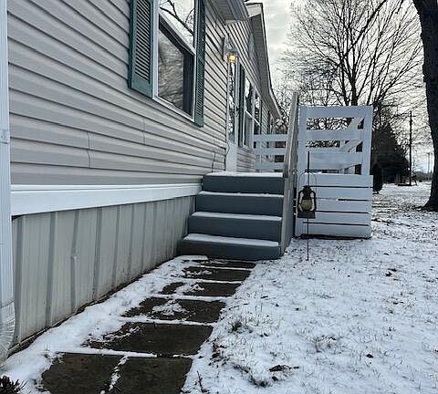 3rd image of 421 Lewis Dr