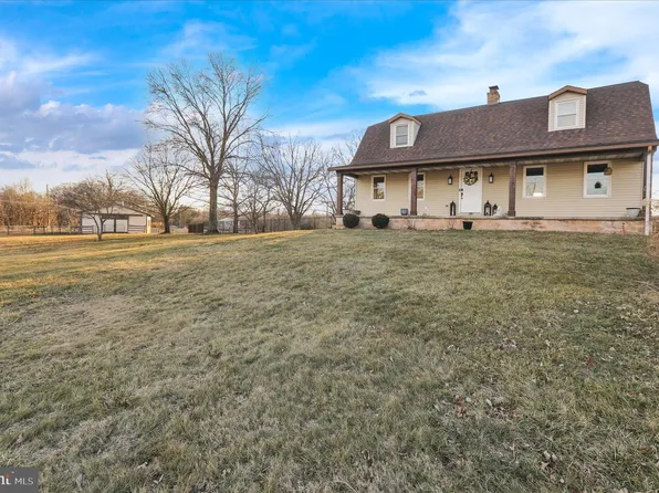 303 Gates Rd, Hershey, PA 17033