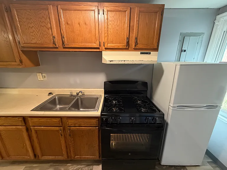 306 Wyoming Ave #B — Photo 2