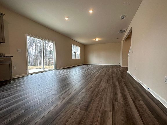 Living Room & Dining Room_3508 Arctic