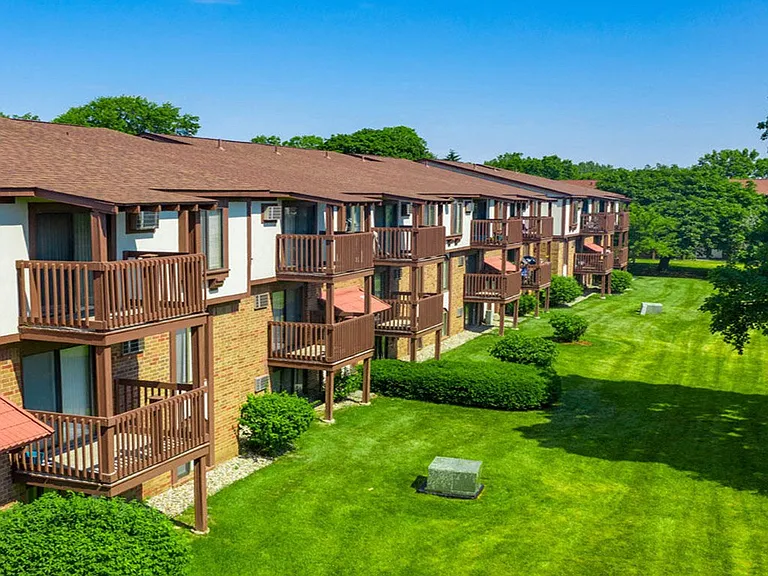 Hickory Village Apartments — Photo 34