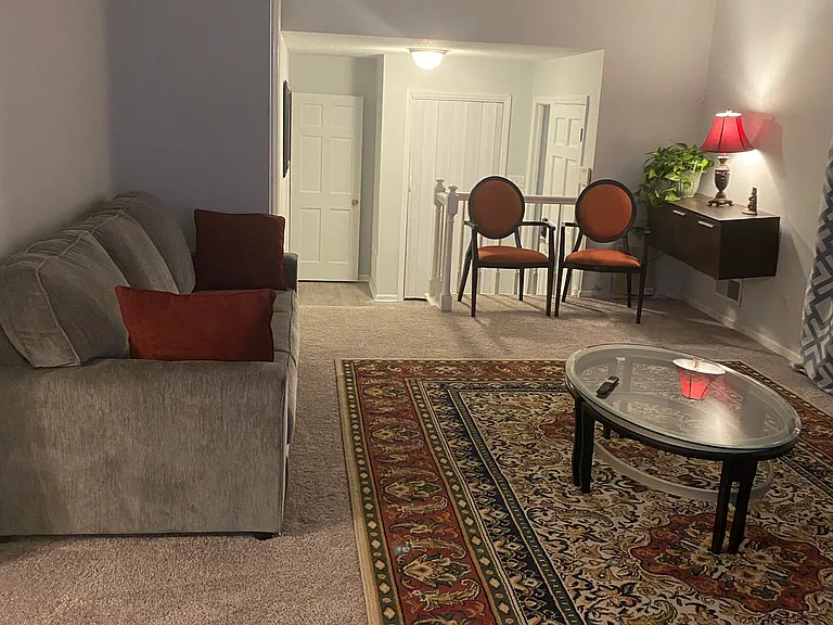 811 Pineland Dr — Photo 2
