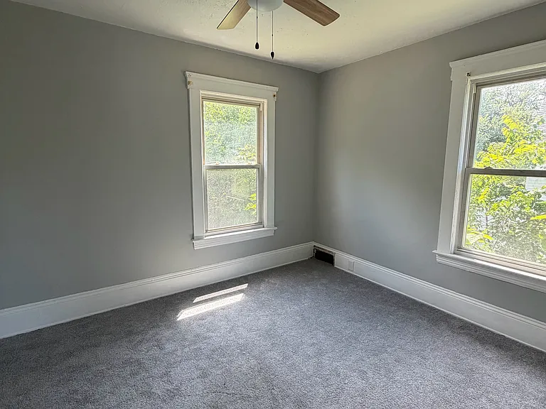 9702 Raymond Ave — Photo 10