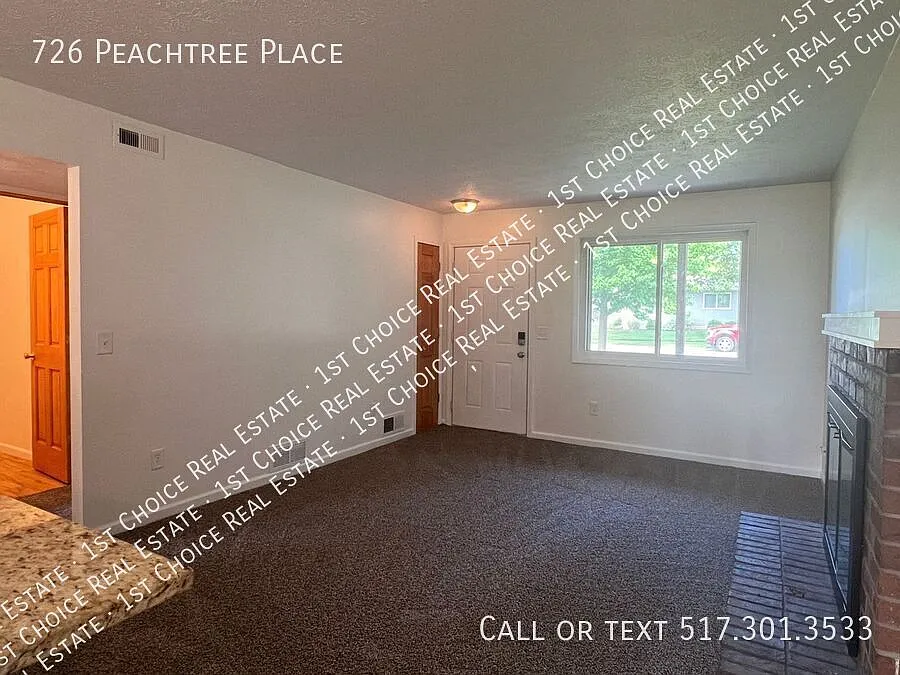 Available Mid June - 2-Bdr 1-Bth Apt - Lower Unit — Photo 3