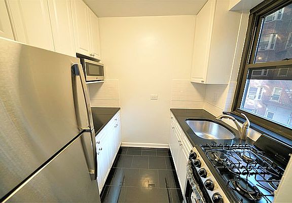 4th image of 1700 York Ave APT 2H