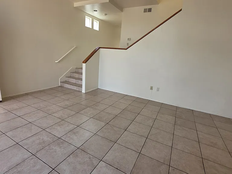 2050 Hornblend St #2050 — Photo 4