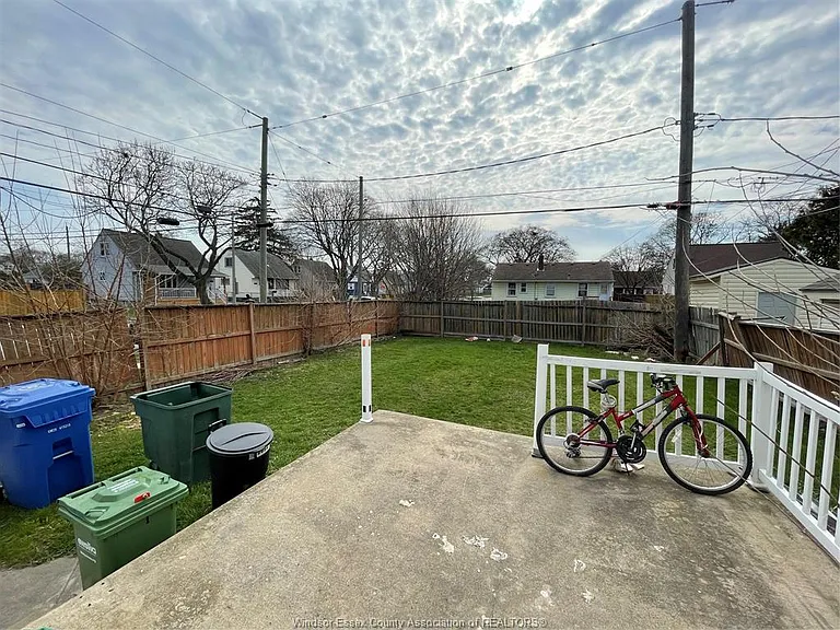 1095 Partington Ave — Photo 15