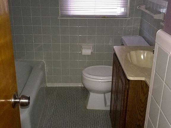 1st Floor Bathroom