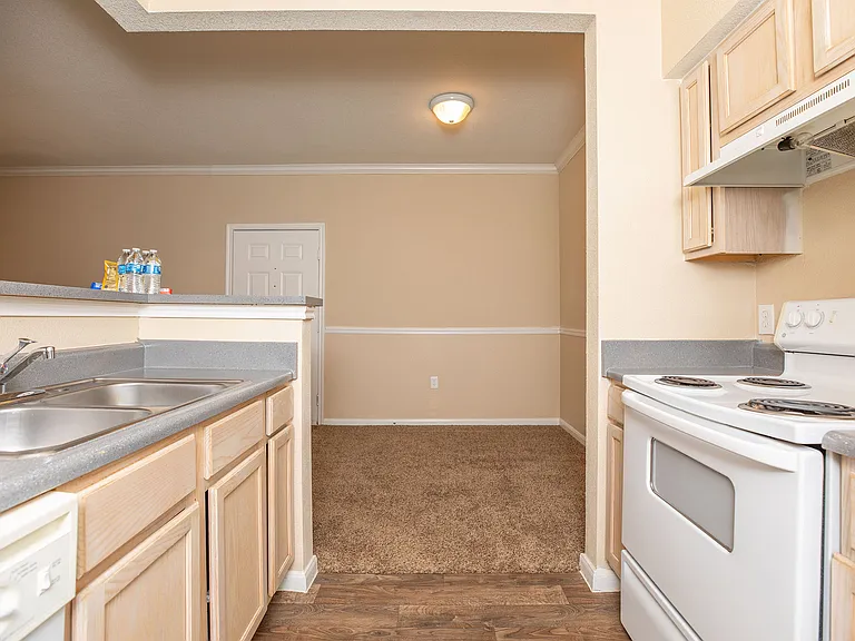 8100 Huebner Rd — Photo 13
