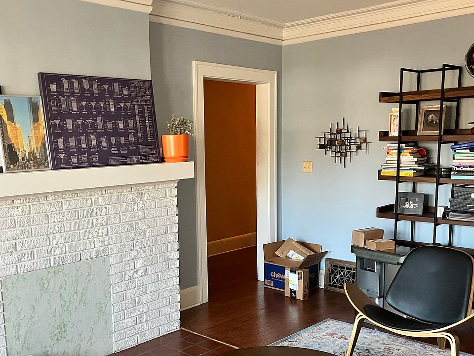 Living room. Current tenant's furnishings.