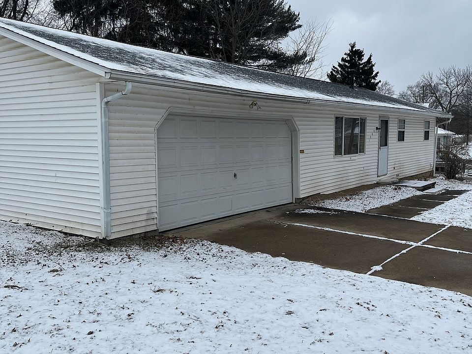 2nd image of 1295 3rd St SE