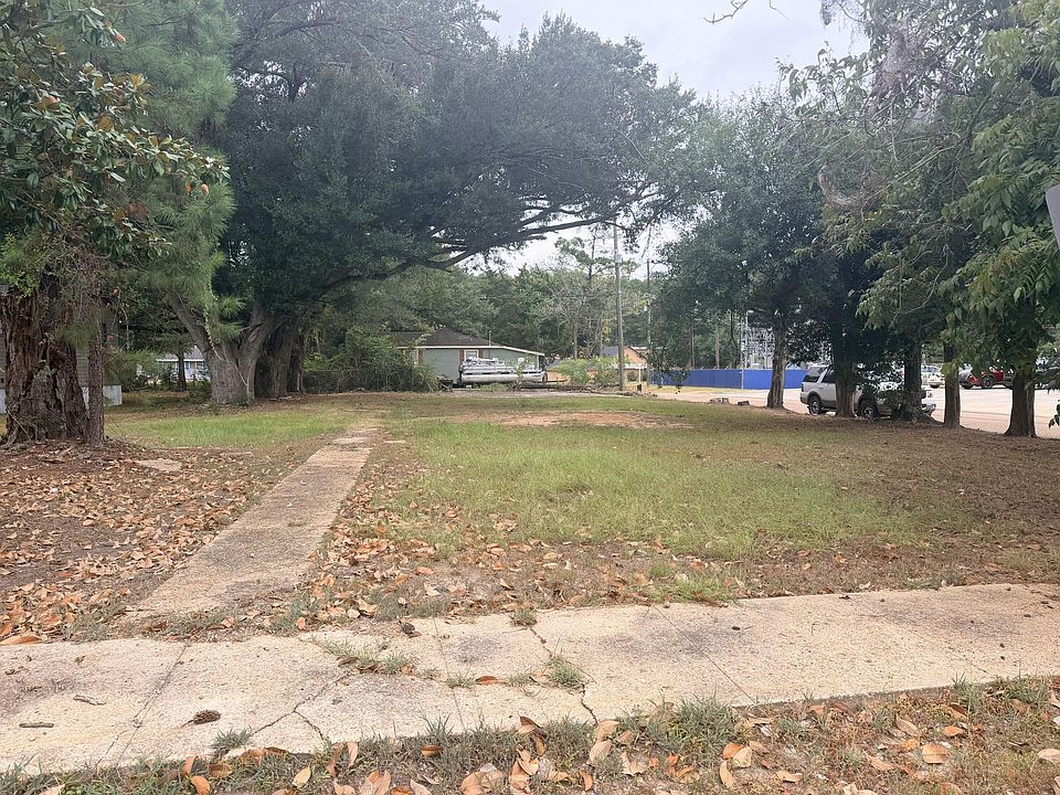 1st image of Lecompte St