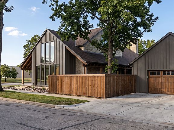 3rd image of 300 N 11th St