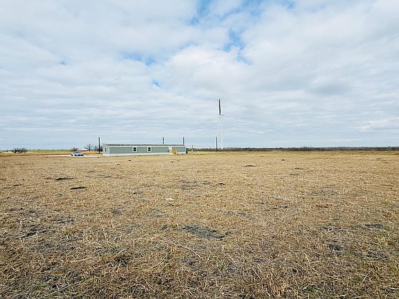 4th image of 703 Sun Land Cir