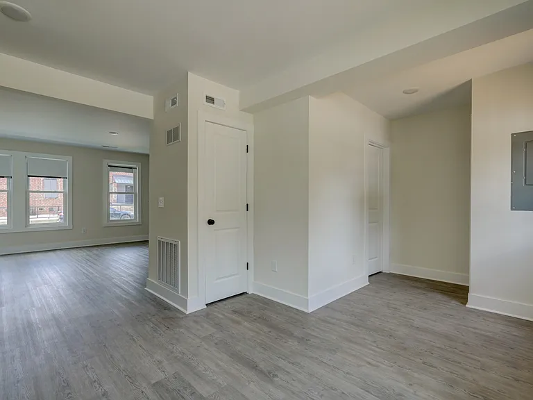 209 S Woodrow St — Photo 22