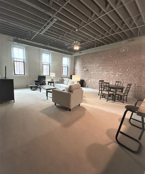 1st image of 1105 Harney St APT 211
