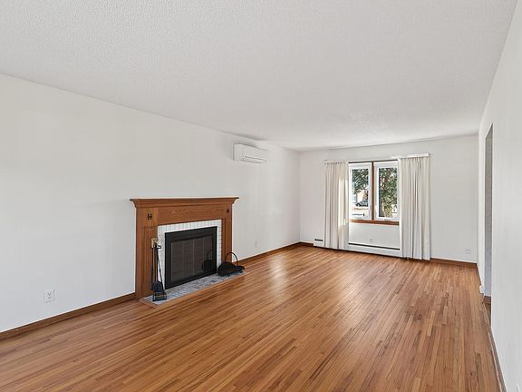 3rd image of 1365 Pinewood Dr