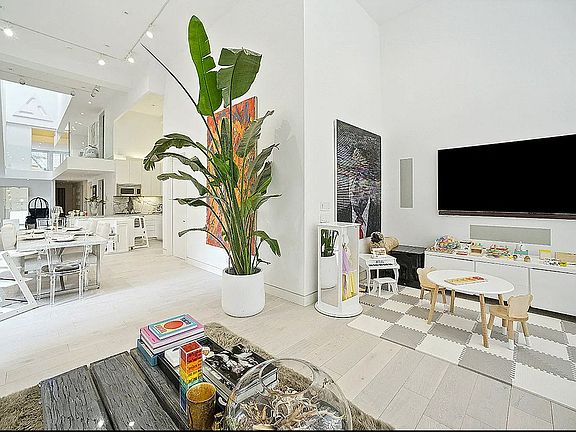 3rd image of 350 E 81st St APT 1