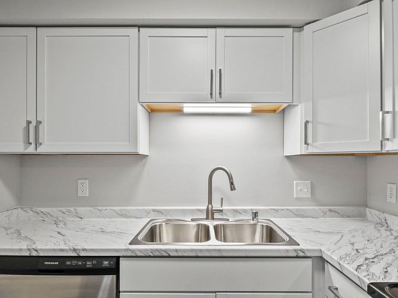 3rd image of 121 Berkley Rd #1