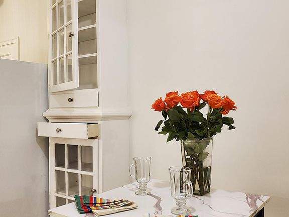 Small cafe or big buffet - you've got it covered.