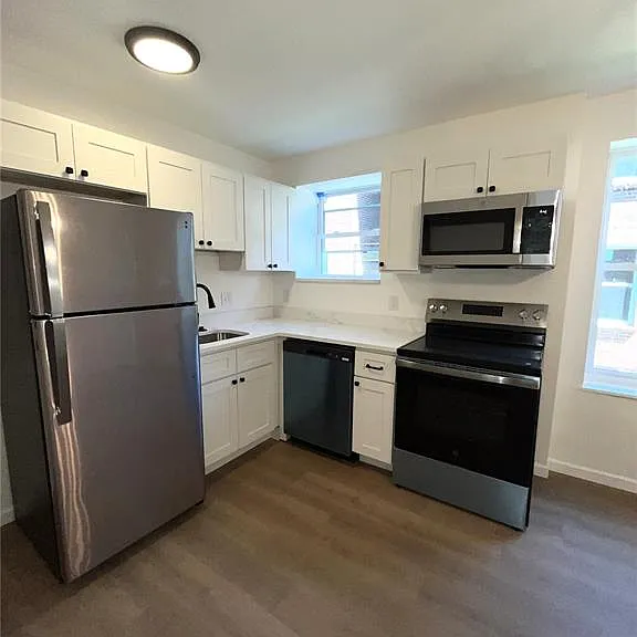3911 Jamieson Ave — Photo 6