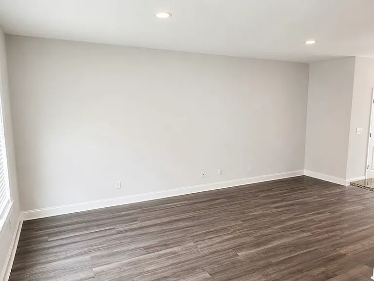 373 Oakwood Dr NW — Photo 4